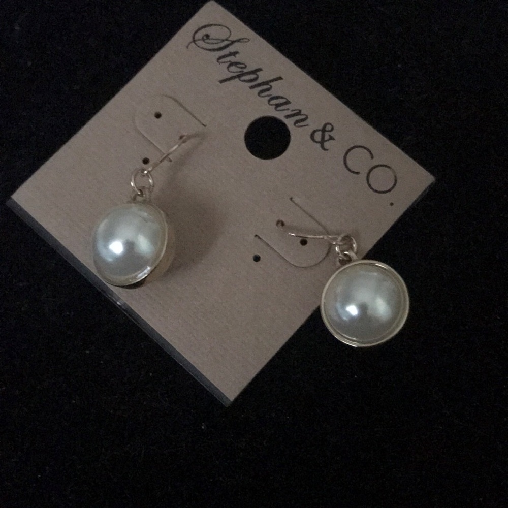 Stephan & co pearl earrings